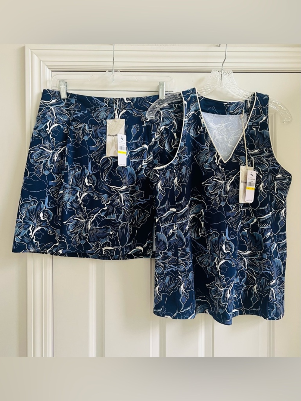 Tommy Bahama Aubrey Sapphire Tank and Skort.  Medium.  New